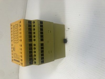 Pilz PNOZ 11 7S / 10 774084 D 73760 Safety Relay