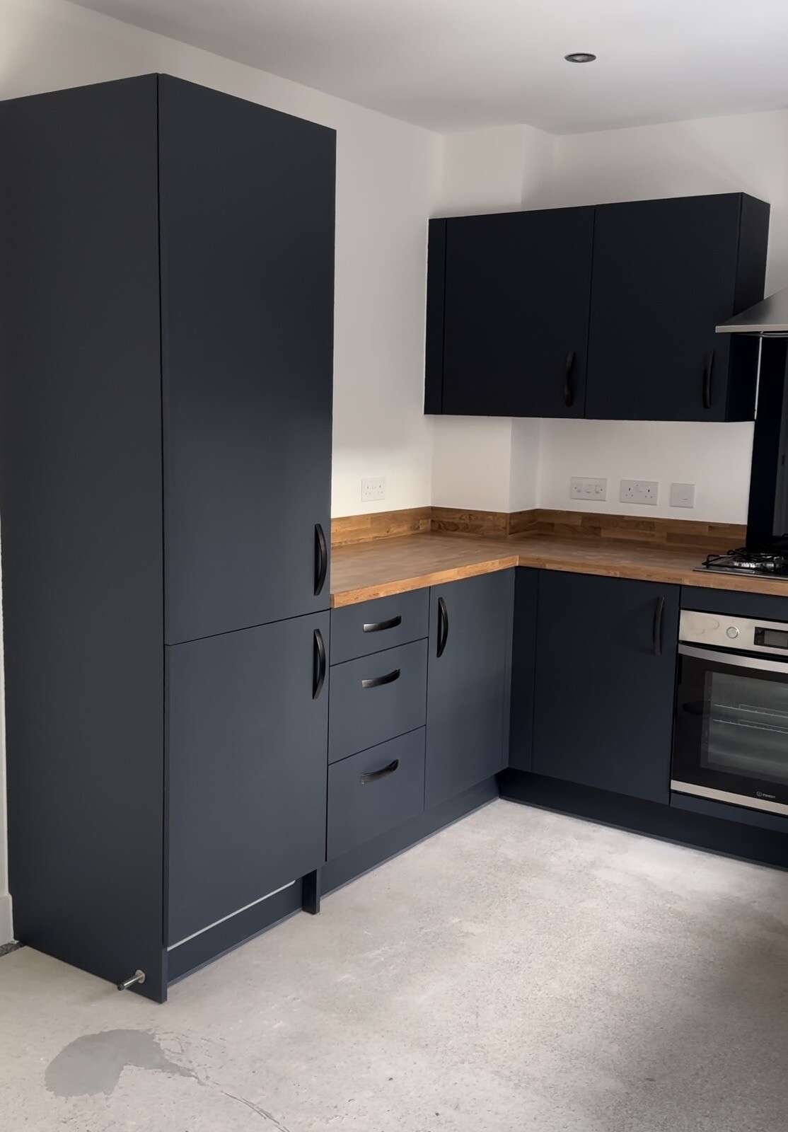 Symphony Kitchen Utility Units w/ Indesit Oven, Gas Hob, Extractor And