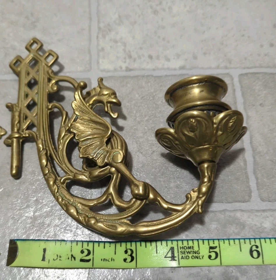 Par de candelabros antiguos de latón victoriano con brazo oscilante aplique gótico Foto 2 de 4