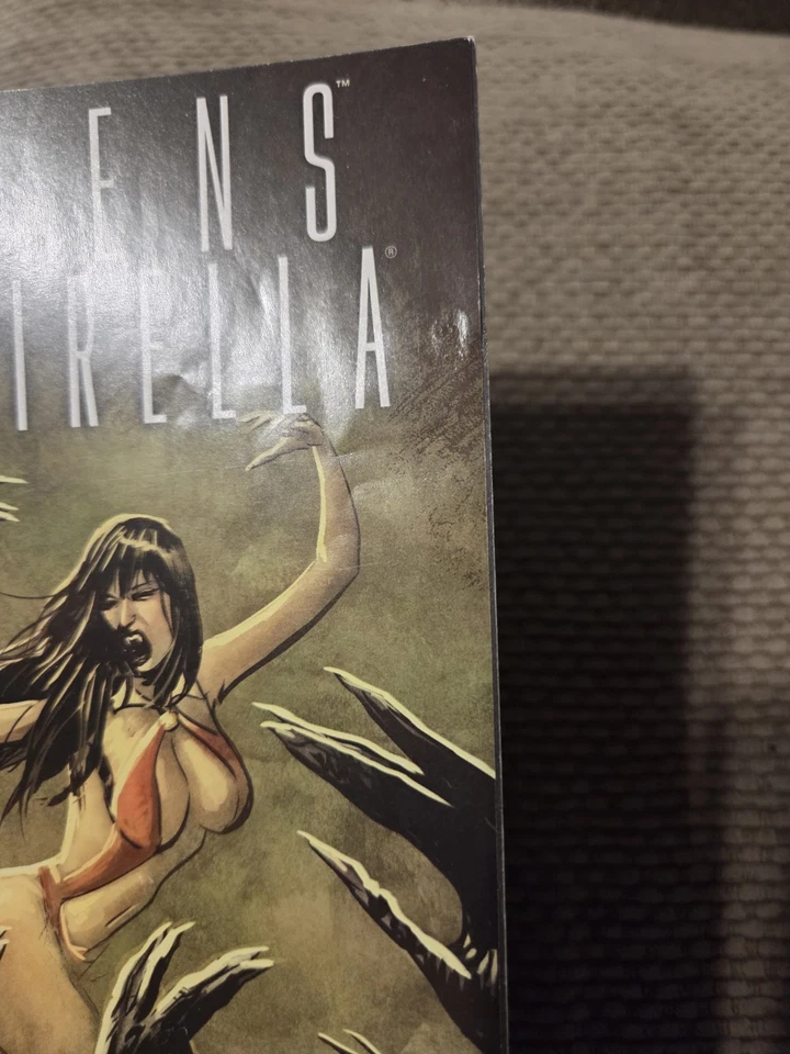 Комиксы Aliens/Vampirella #3 Dynamite Entertainment Dark Horse СМОТРИТЕ ФОТОГРАФИИ!!! - Изображение 3 из 4