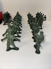 Lot of 26 Vintage Green Plastic Army Men Toy Soldiers Military Figures 4 Inch