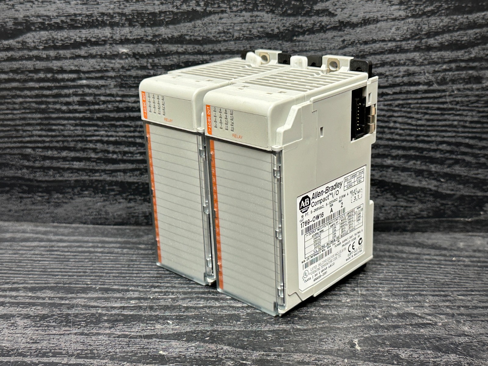 Allen Bradley 1769-OW16 1769-0W16 A MicroLogix Compact I/O Output Module Relay