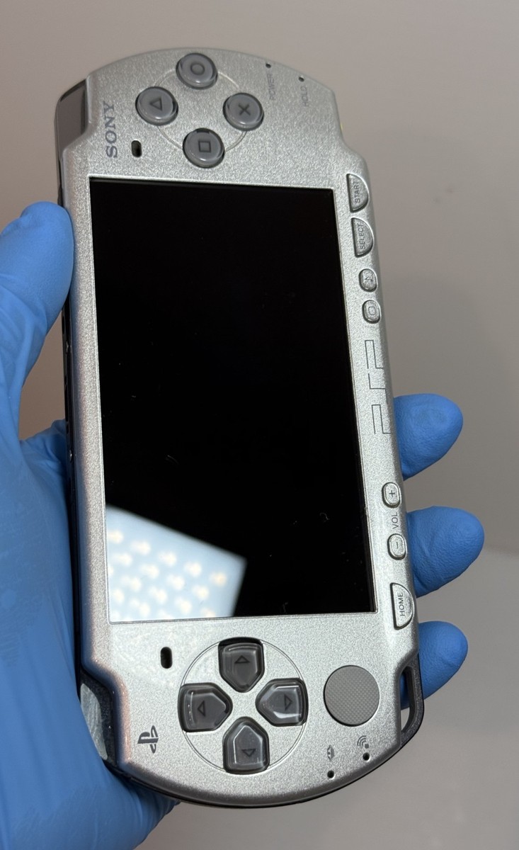 Sony PSP-2000 Crisis Core Final Fantasy FF Ⅶ 7 Console No keyring