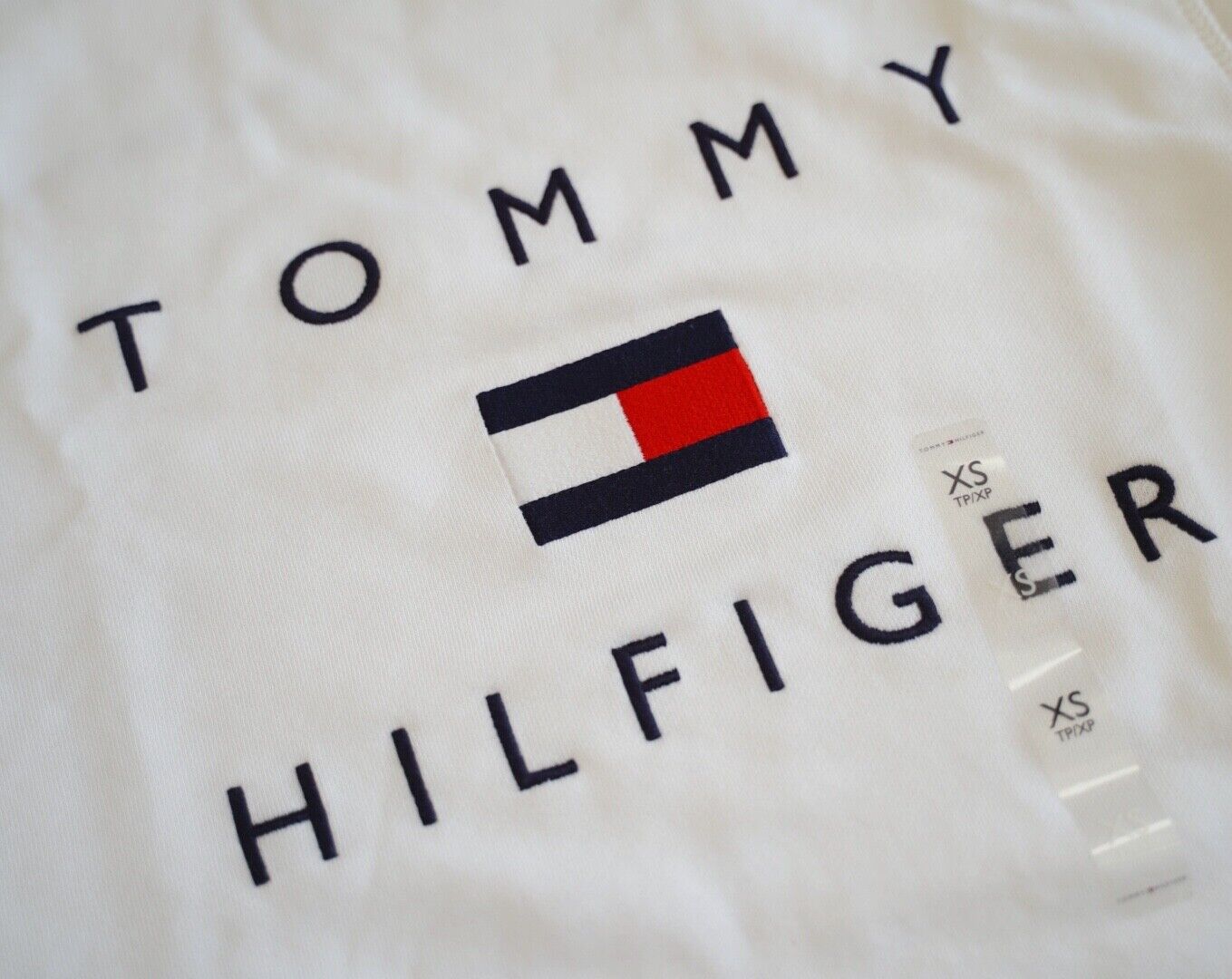 NWT Men's Tommy Hilfiger Crew Neck Essential Logo Pullover Sweater  Sweatshirt