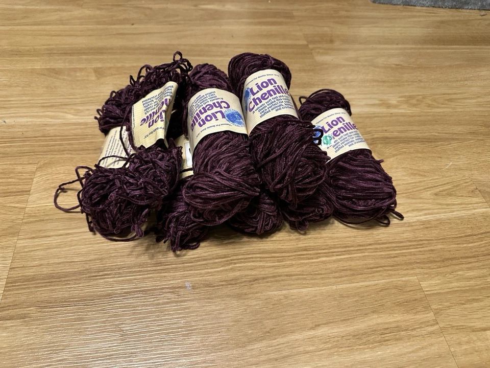Lote 7+ Fios Marca Leão Chenille Sensations 142 Amora Acrílico Borgonha - Imagem 2 de 4