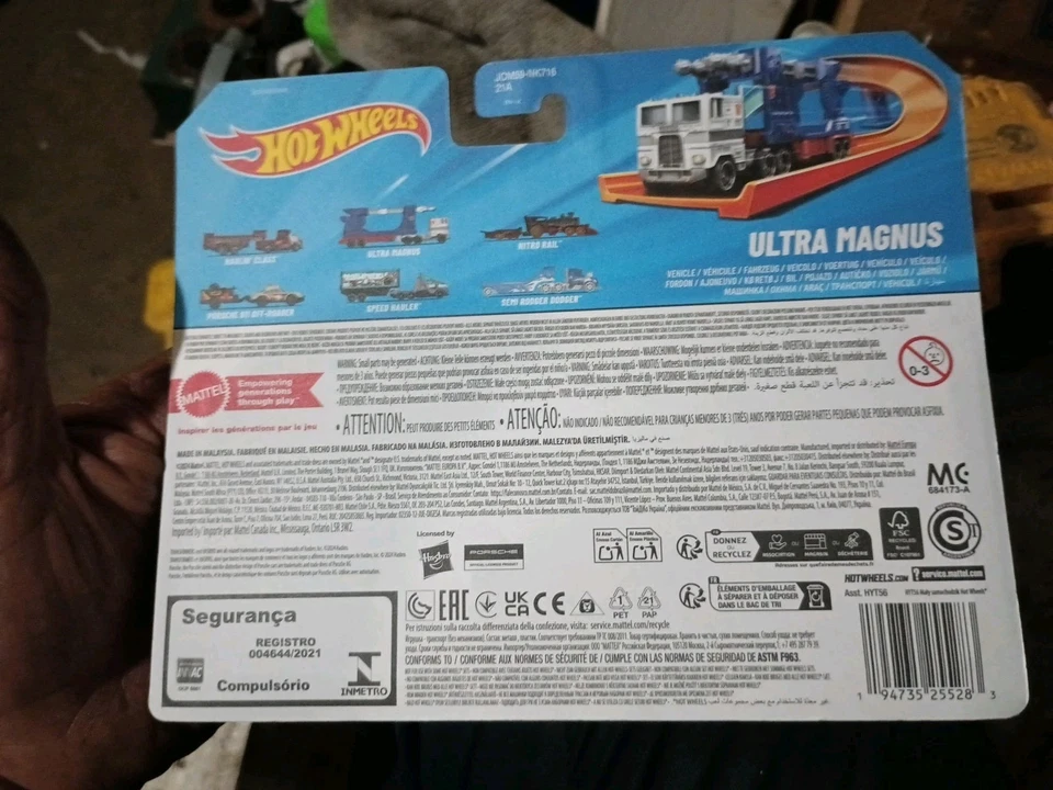 Transformadores de flota de pista Hot Wheels 2024 Ultra Magnus 1:64 - en mano Foto 4 de 4