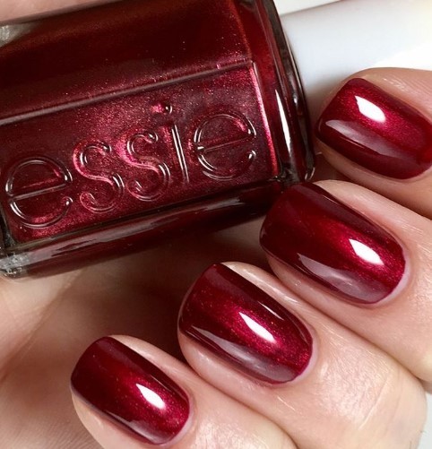 Nagellack Essie, 52 thigh high. Rubinrot Schimmer,  13,5ml  NEU.