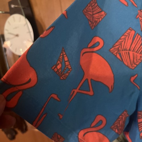 Volcom Hawaiian Shirt Blue W/ Red Flamingos Classic Fit Button-Up Lightweight - Picture 9 of 14