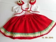 ensemble bébé fllle comprenant une robe ,un boléro et ses chaussons assortis....