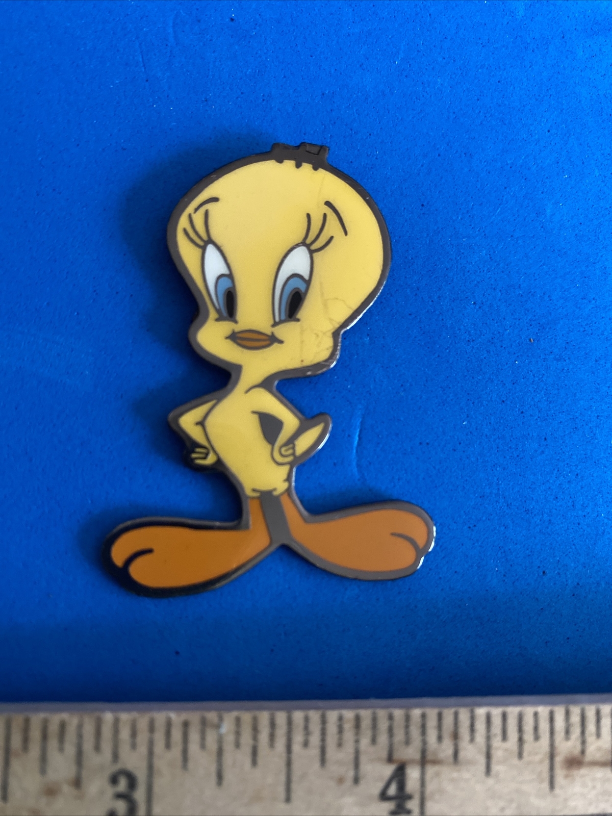 Vintage 1992 Tweety Bird Looney Tunes Metal Fridge Magnet Souvenir