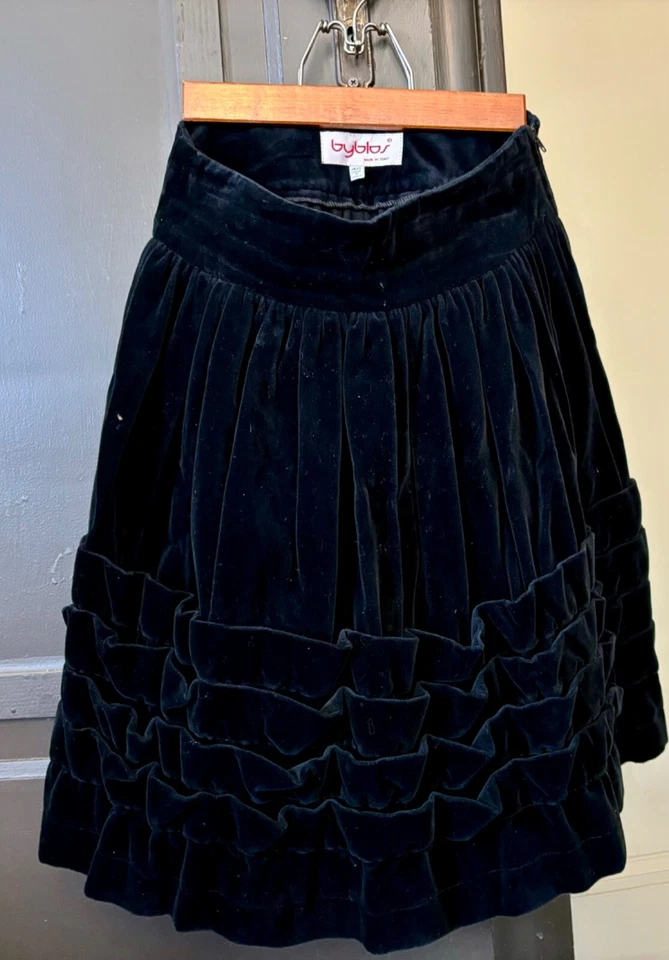 Traje Byblos para mujer talla 4 Foto 4 de 4