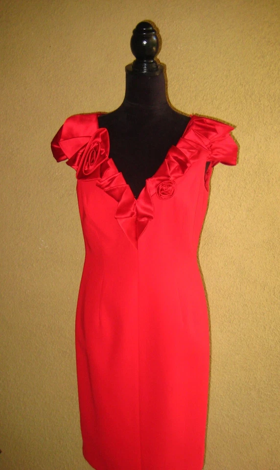 Vestido de cóctel Carmen Marc Valvo rojo seda mangas gorra cuello en V funda ajustada 10 Foto 2 de 4