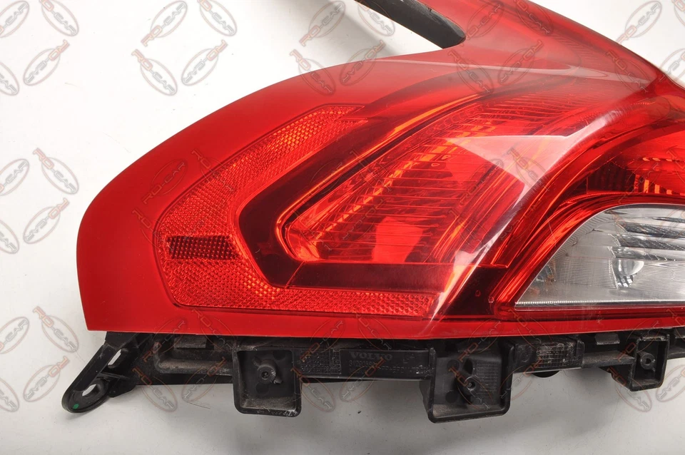 VOLVO V40 II 2.0 D4 190CV Luz Trasera Izquierda 31395844 - Imagen 3 de 4