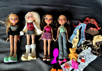 Bratz Dolls lot of 4 Clothes + My Scene Doll Pieces Winter Cloe Fianna Yasmin