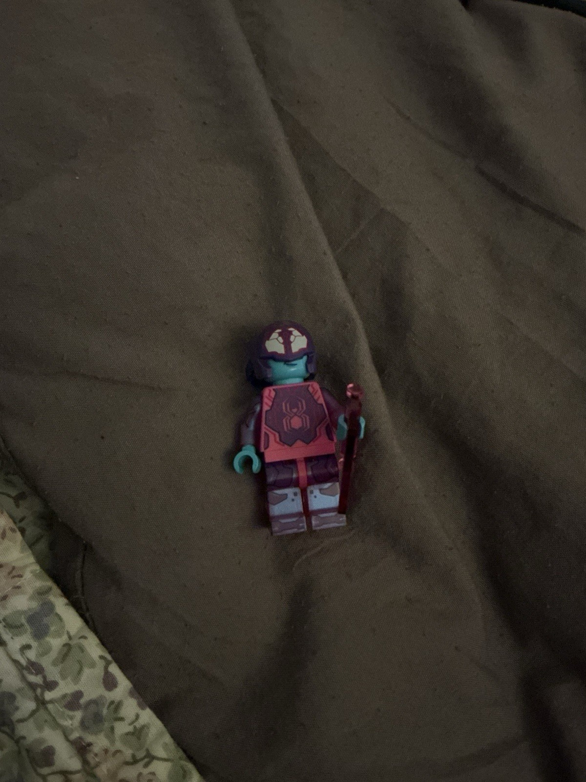 LEGO 71050 Spider-Man Across the Spider-Verse - Margo Kess sin otra pieza para el cabello
