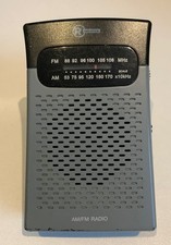Vintage Radio Shack AM/FM Pocket Radio 1200586 Tested uses 2AA batteries inc.