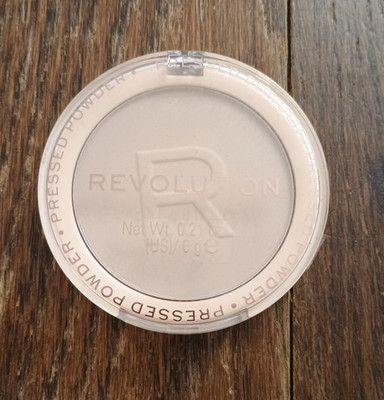 Makeup Revolution Compact Face Pressed Powder In VANILLA 0.21oz New sealed
