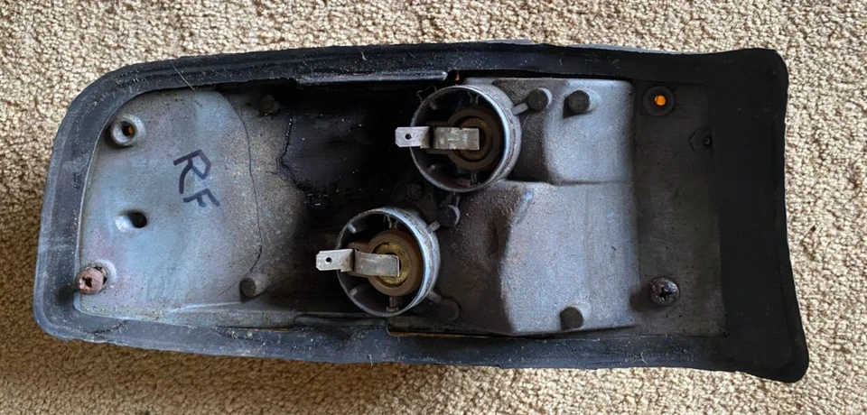 Conjunto de luz giratoria. Sedán Saab 99 1975-76. Delantero derecho       Foto 4 de 4