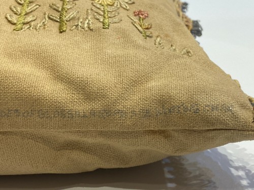 Made in the USA in 1923 - Vintage Linen Pillow w/ Hand Stitched Flowers & Birds - Picture 10 of 12