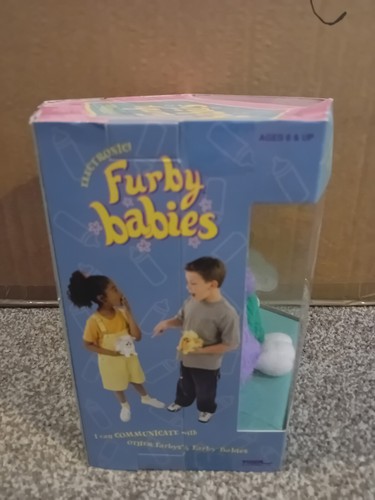 Tiger Electronics Muy Púrpura Furby Baby NUEVO Precintado 1999 - Imagen 5 de 7