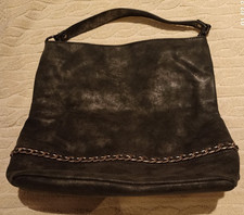 graue Hand-/Umhängetasche von Rieker mit Umhängegurt, Schutzhülle, Anhänger