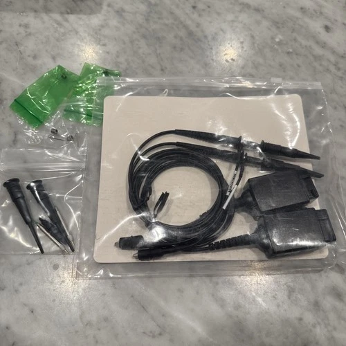 (2) New Tektronix TPP0500B Oscilloscope Probe Passive 500 MHz W/accessories - Picture 1 of 6