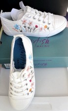 Blowfish Malibu embroidered Madie B Sneakers 8 - 1/2M White Slip-Ons Unworn NIB