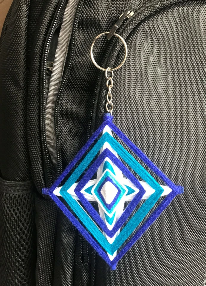 pack of 5 huichol art god's eye key chains + 5 god's eyes in various colors - Image 4 of 4