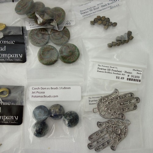 35 Stck. Potomac Bead Company Schmuckherstellung Zubehör Set: Perlen Charms Fundstücke - Bild 5 von 9