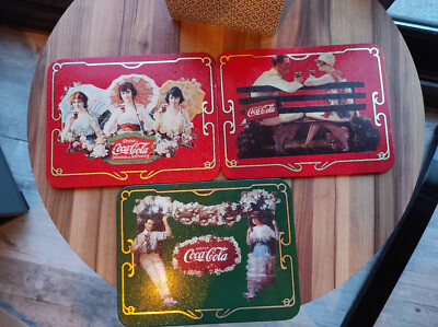 Konvolut 3 Vintage Coca Cola Bilder, US Etiketten Coca Cola 5th Avenue