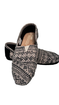 TOMS - Womens sz 5 -Classic Slip On Loafer Flat - neutral geometric print