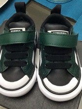 Toddler’s Converse Trainers without Laces, easy for The Beginner to put on.