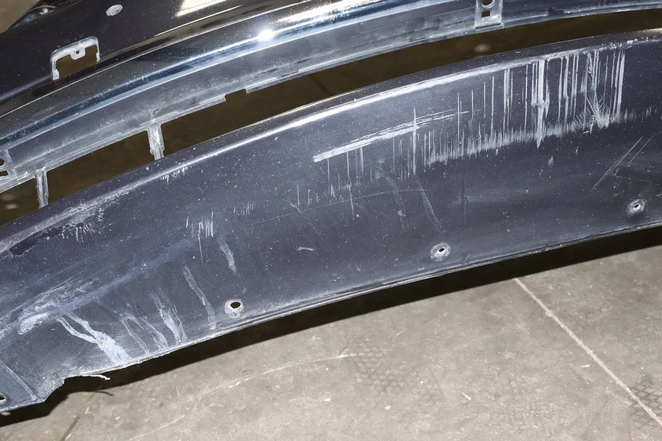 BMW ALPINA B7L XDRIVE 2011-2012 - Cubierta del parachoques delantero 7251632 Foto 3 de 4