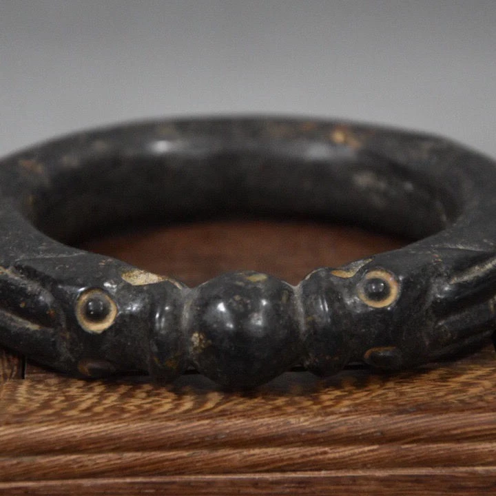 Brazalete Doble Dragón Hierro Meteorito Cultura Hongshan De Colección Tibetano Coleccionable Foto 3 de 4