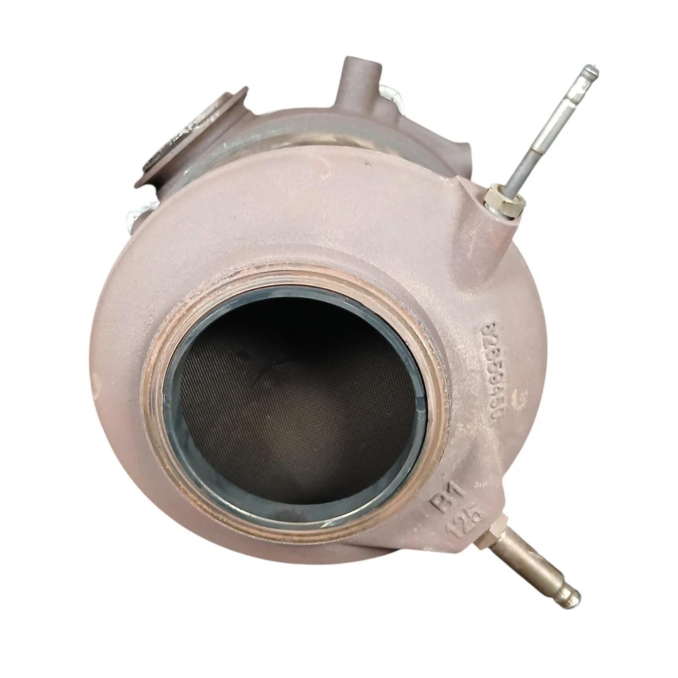 Convertidor catalítico Chevrolet Silverado 3500 Pickup 2022 6,6 L Foto 3 de 4