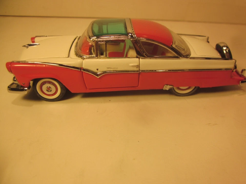 FRANKLIN  MINT 1/43 DIECAST "1955 FORD CROWN VICTORIA COUPE, CLASSIC '50s SERIES - Image 3 of 4