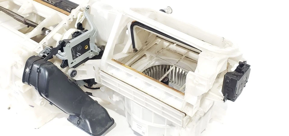 2007 2011 Toyota FJ Cruiser OEM Complete AC Evaporator Housing With Blower Motor - Image 2 of 4