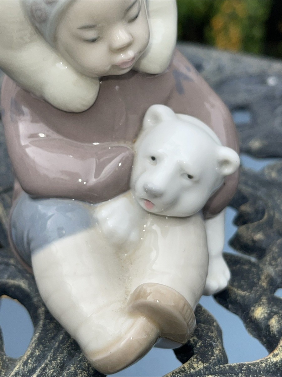 Lladro Figurine Eskimo Boy with Polar Bear Cub #1195 Retired Mint