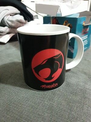 Thundercats Farbwechselbecher, zeigt verstecktes Design, wenn mit heißem Wasser gefüllt.