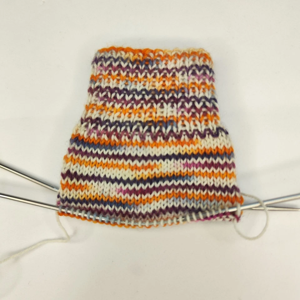 Handgefärbte Sockenwolle 4-fach 100g 420m Weinberg Bordeaux Orange Lila Wolle - Bild 4 von 4