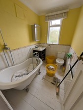 Victorian Style Bathtub with silver Lion Style Feet