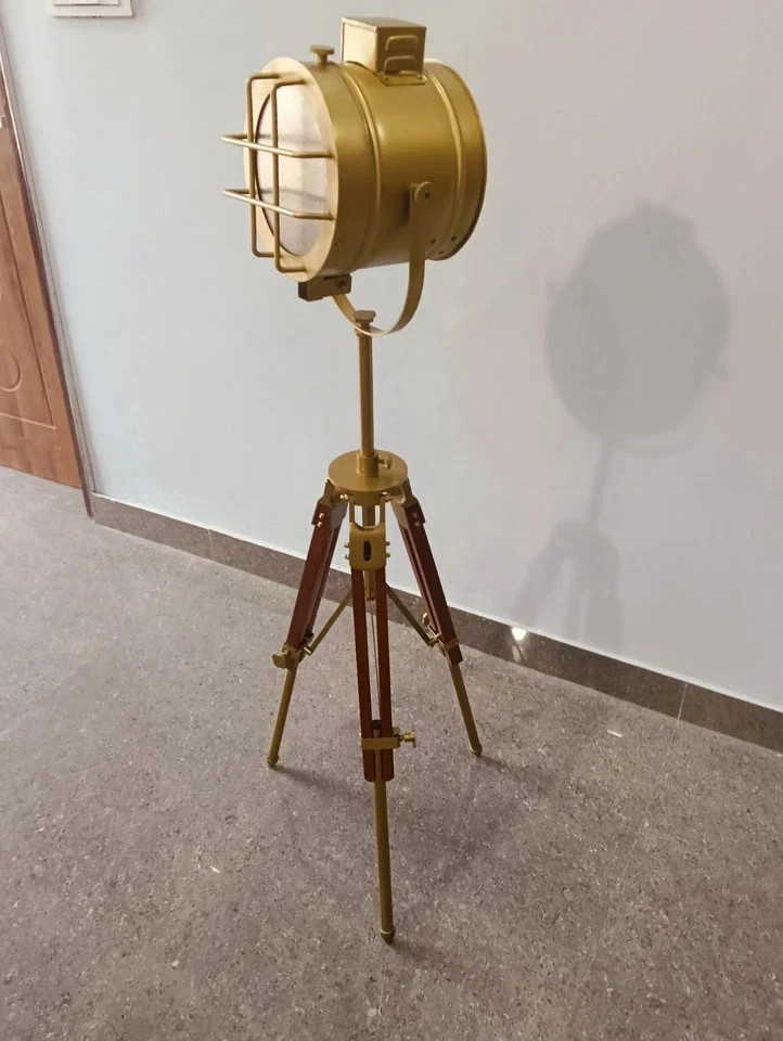 Lampada da terra faretto treppiede in legno antico vintage funzionante arreda... foto 4