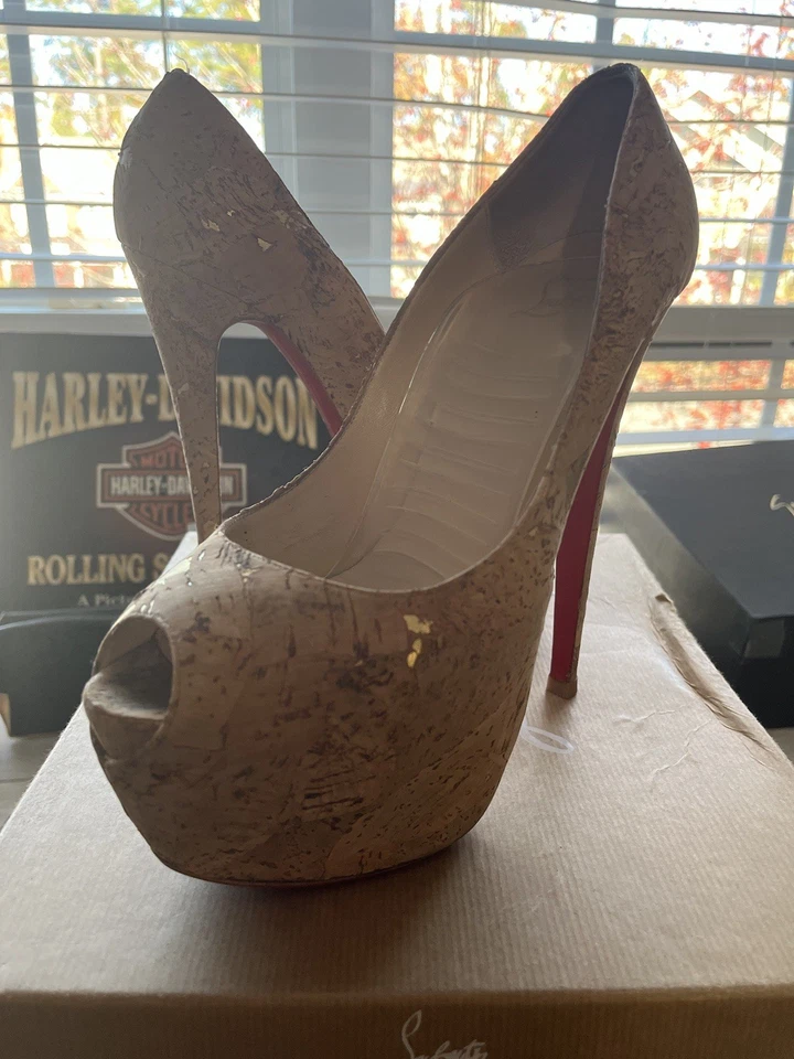 Saltos de cortiça plataforma Louboutin - Imagem 2 de 4