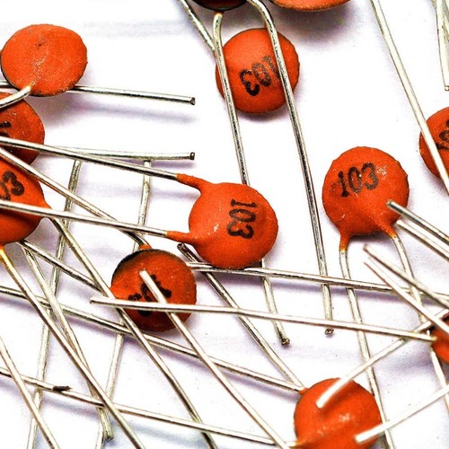 Ceramic Disc Capacitors 3.3/4.7/6.8/10/15/22/33/47/68/220/330/470/680 pF uF 50V - Picture 3 of 3