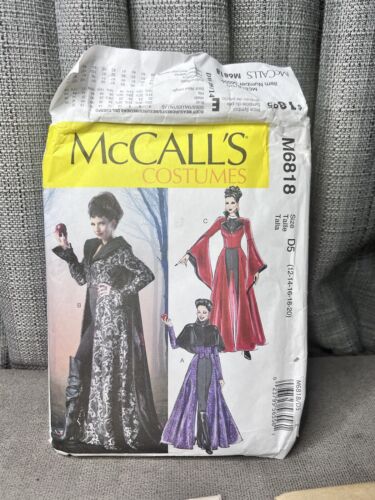 McCalls M6818 Costume Pattern Gothic Evil Queen Vampire Sz 12 14 16 18 Uncut - Picture 2 of 6