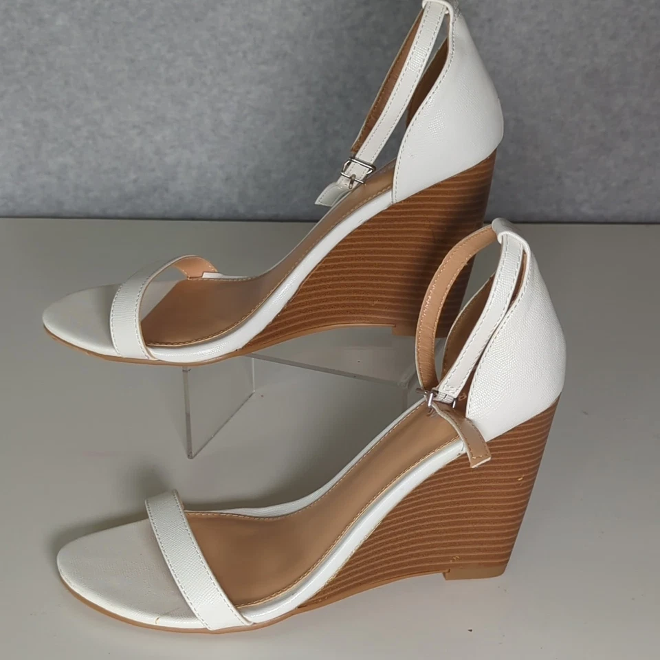 Sandalias de cuña Express con correa al tobillo tacones ópticos blancos talla 9 zapatos verano Foto 2 de 4