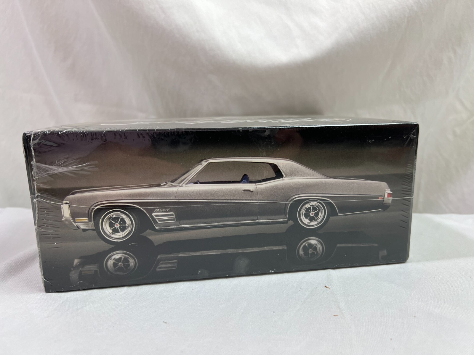 NIB 1/25 SCALE PLASTIC MODEL KIT AMT Buick Wildcat eBay