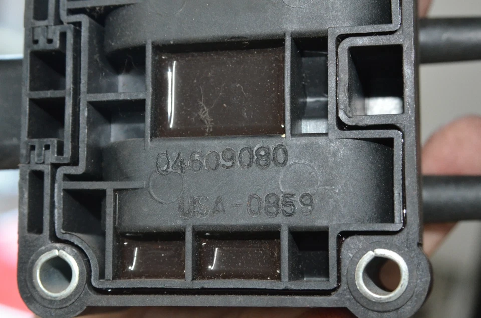 Nuevo de Lote Antiguo Mopar Bobina de Encendido 1995-96 Dodge Caravan Plymouth Grand Voyager 2.0 2.4 OEM Foto 4 de 4