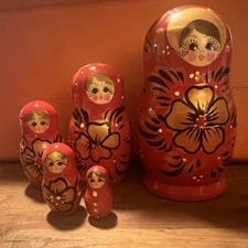 Vintage Matryoshka Russian Nesting Dolls set of 5