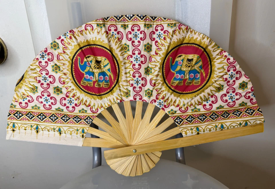 粉丝泰国折叠白色红色大象手木制泰国装饰พัดช้างเผือก — 第 2/4 张图片